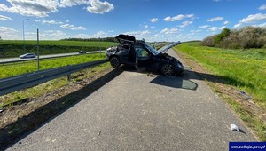 Pijana w Mercedesie wypadła z drogi S7. Siatka i bariera jej nie powstrzymały