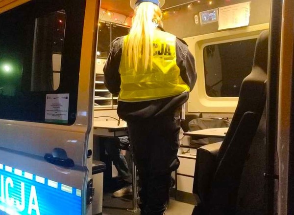 To była zwykła kontrola drogowa. Policjanci zatrzymali ich oboje
