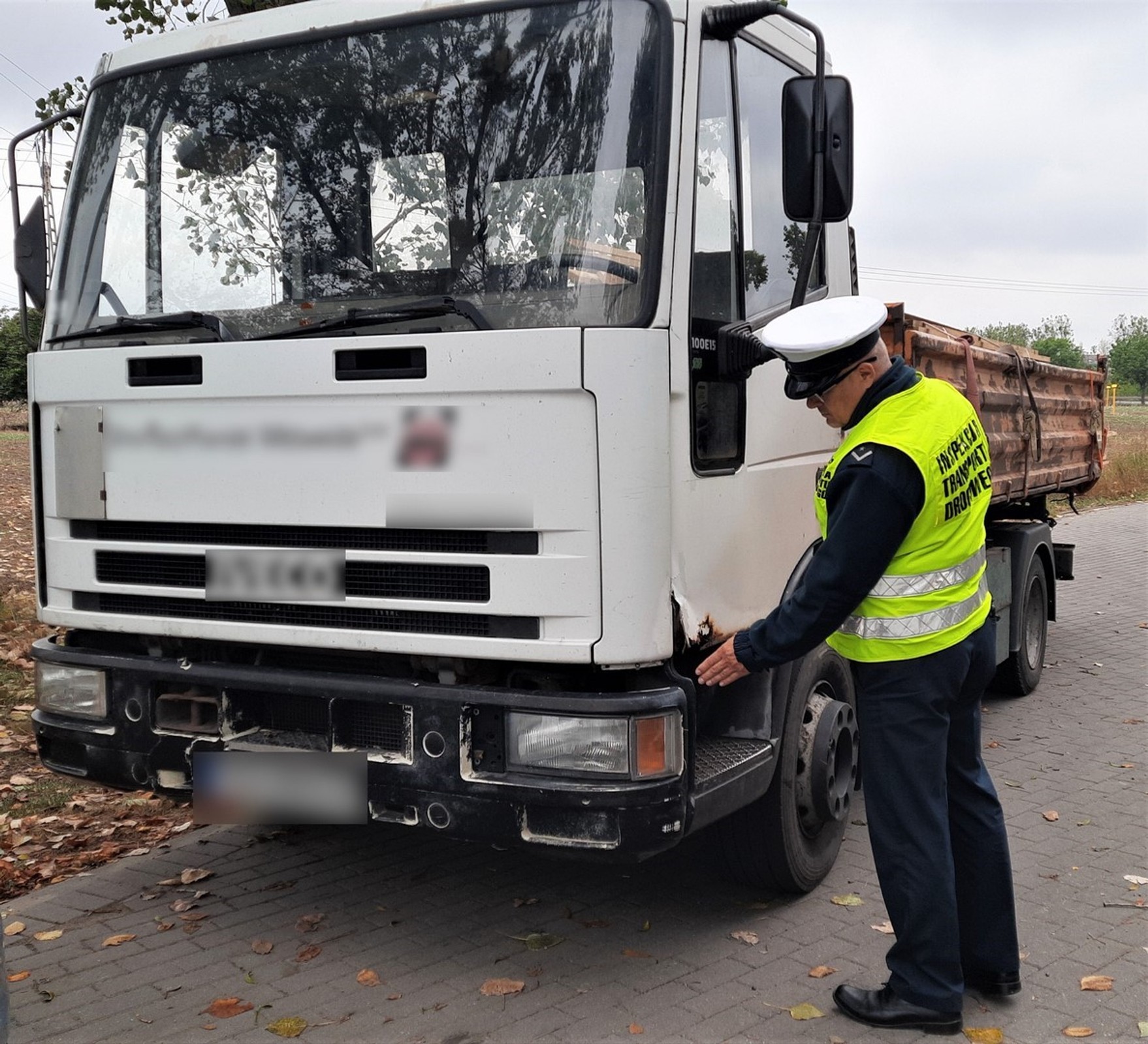 Niesprawna ciężarówka wyeliminowana z ruchu. Jaką karę zapłaci kierowca?