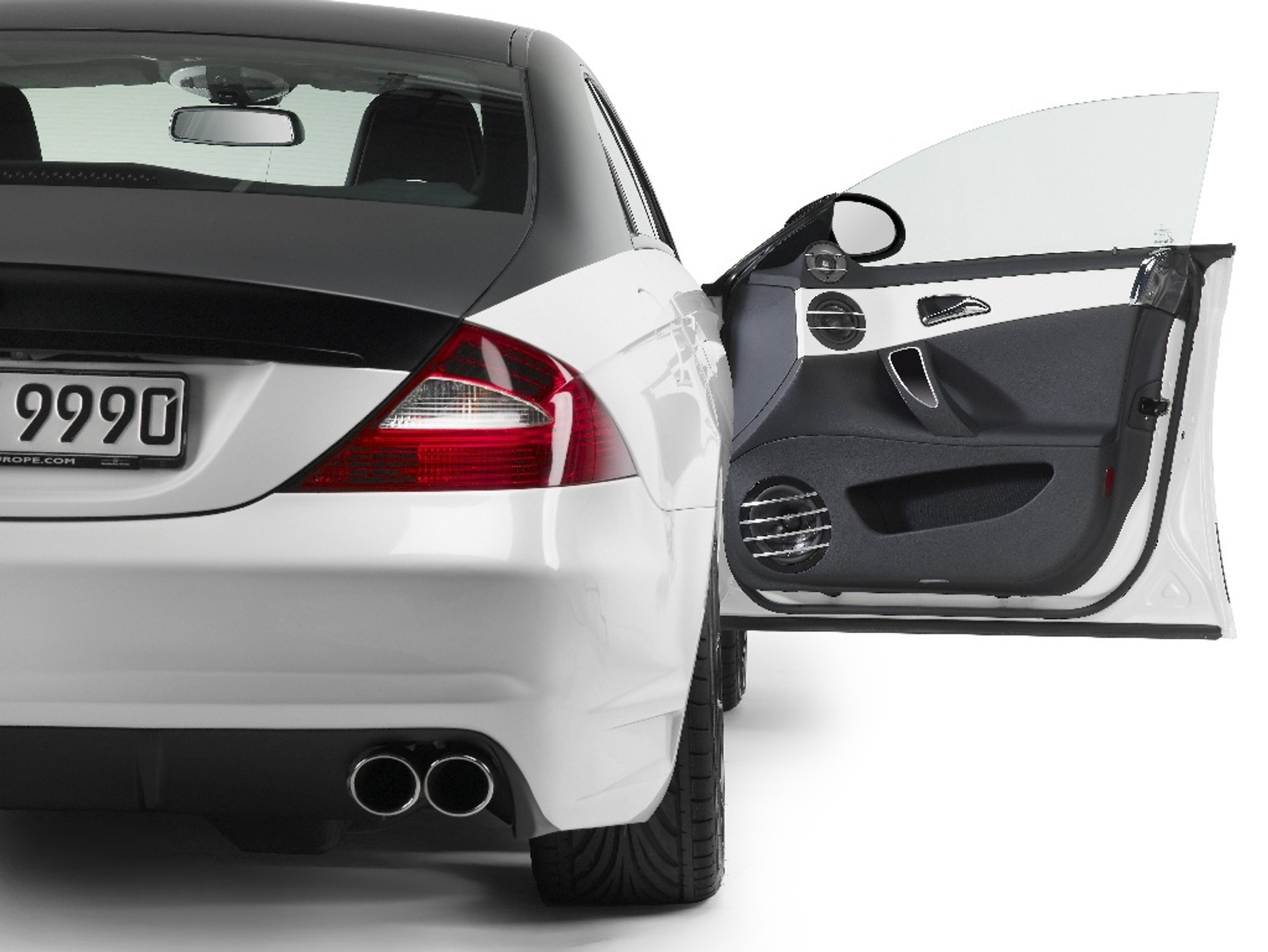 W drzwiach zmieszczono jedne z najlepszych głośników Alpine: legendarne już SPX-Z18T