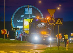 Czym są pojazdy nienormatywne i jak często można je spotkać na drogach?