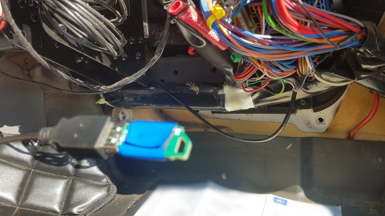 Pendrive z oprogramowaniem zakłócającym prawidłową pracę tachografu