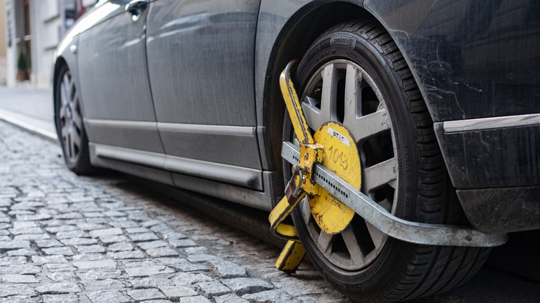 Blokada na koło – zdjęcie ilustracyjne