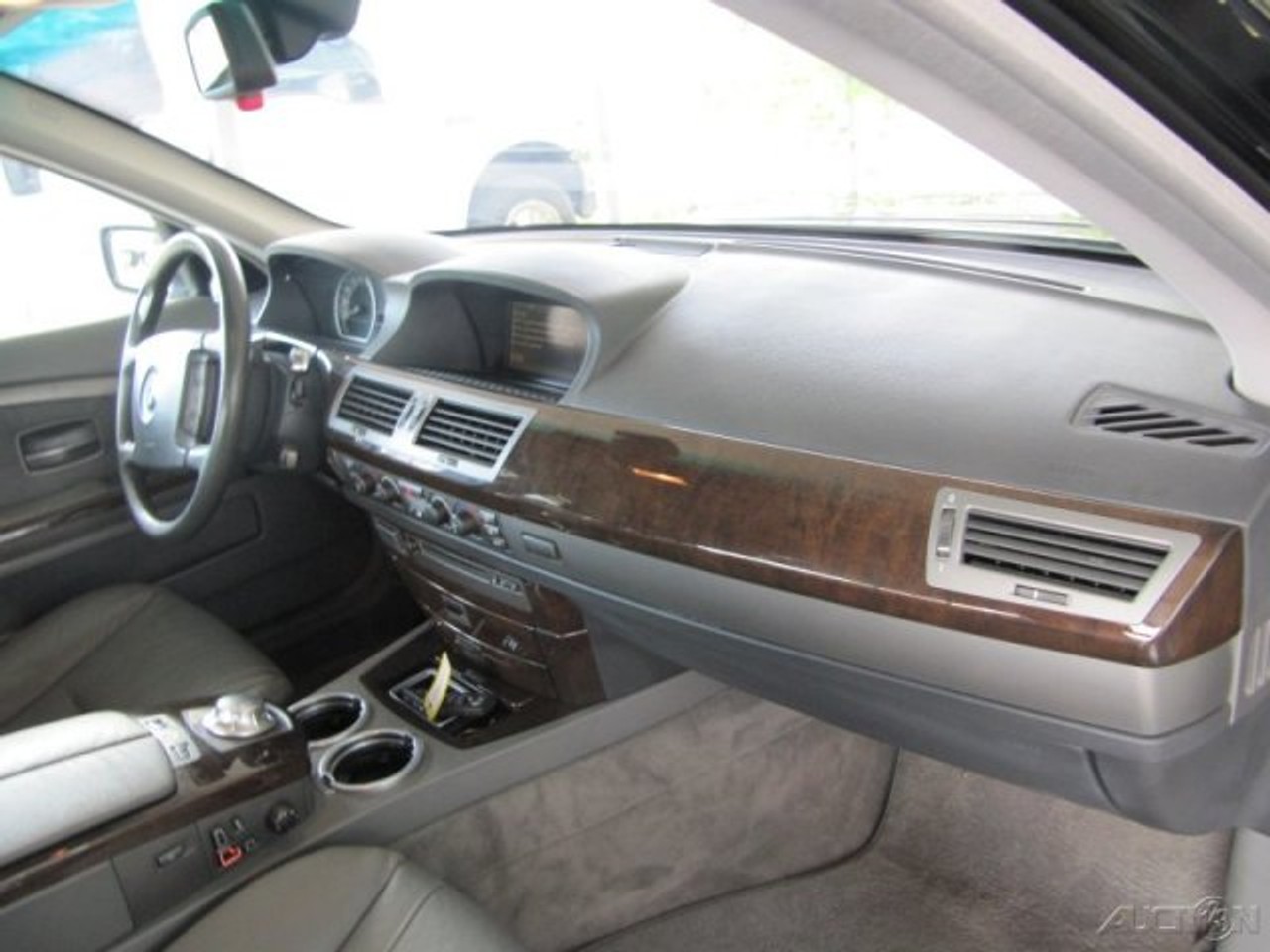 BMW 745i - o kurcze,  czy właściciel zażył rano tabletki?