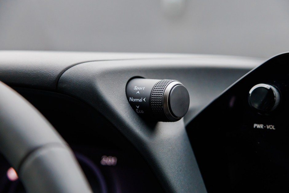2024 Lexus UX300h