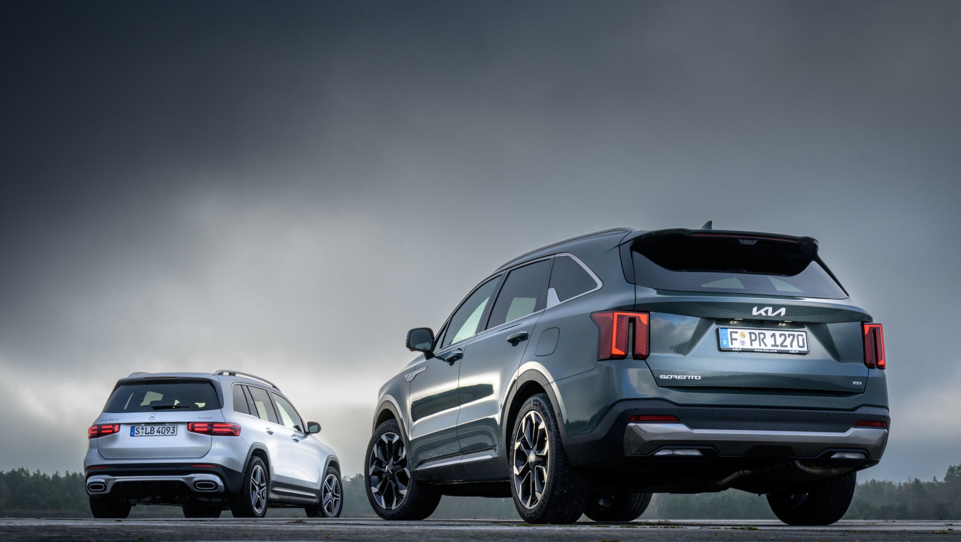 Kia Sorento i Mercedes GLB kosztują prawie tyle samo, mają tak samo mocne diesle i napęd na cztery koła, ale wiele je różni. Nie tylko gabaryty 