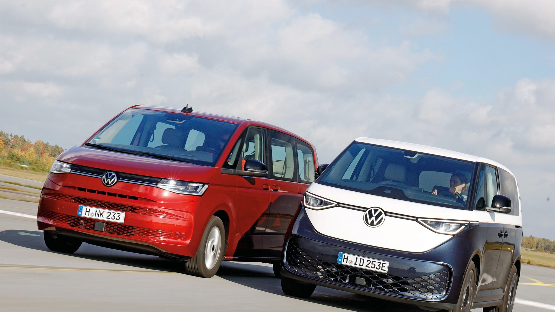 Volkswagen ID. Buzz (2022) kontra Volkswagen Multivan T7 (2022)