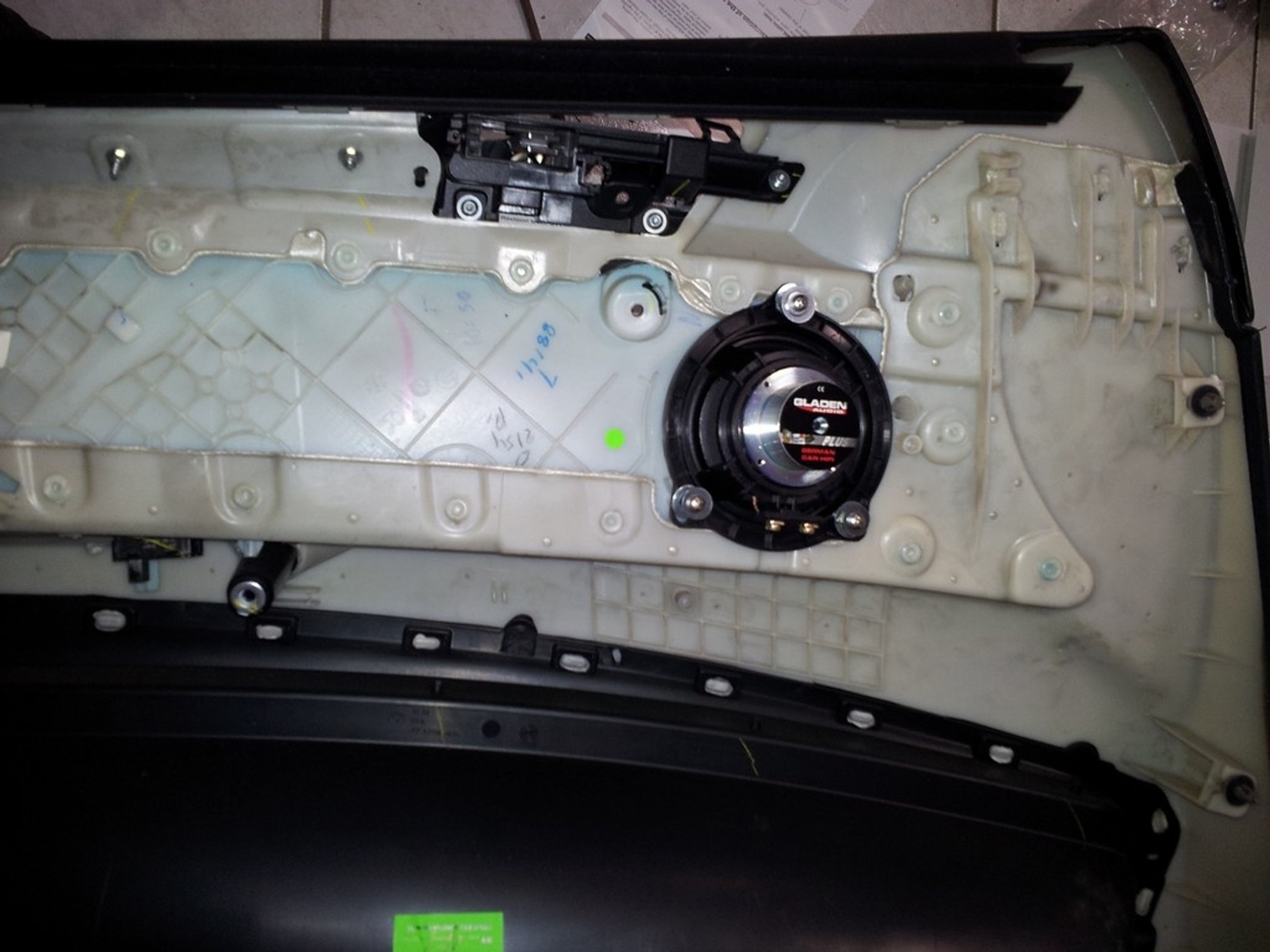 Wymiana fabrycznych głośników w Mini i BMW