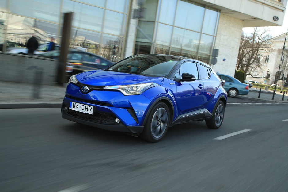 Toyota C-HR Hybrid - dobrze wygląda i jest oszczędna