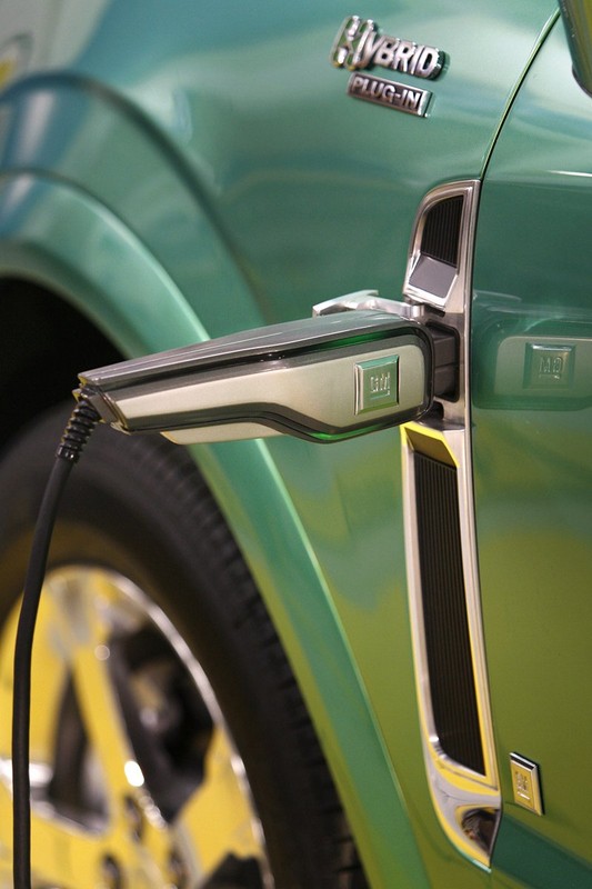Saturn Vue Green Line Plug-in Hybrid – pierwsza seryjna hybryda ładowana z gniazdka?