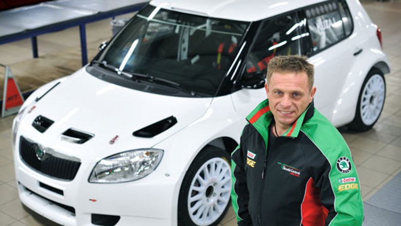 Kuzaj na lodzie, bez sponsora i samochodu