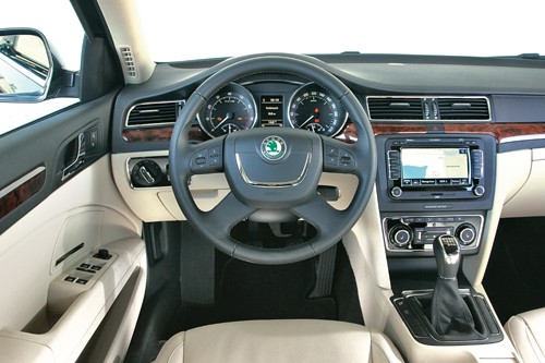 Seat Exeo kontra Skoda Superb, Audi A4 i Volkswagen Passat - Wszystko zostaje w rodzinie. Porównanie 4 limuzyn