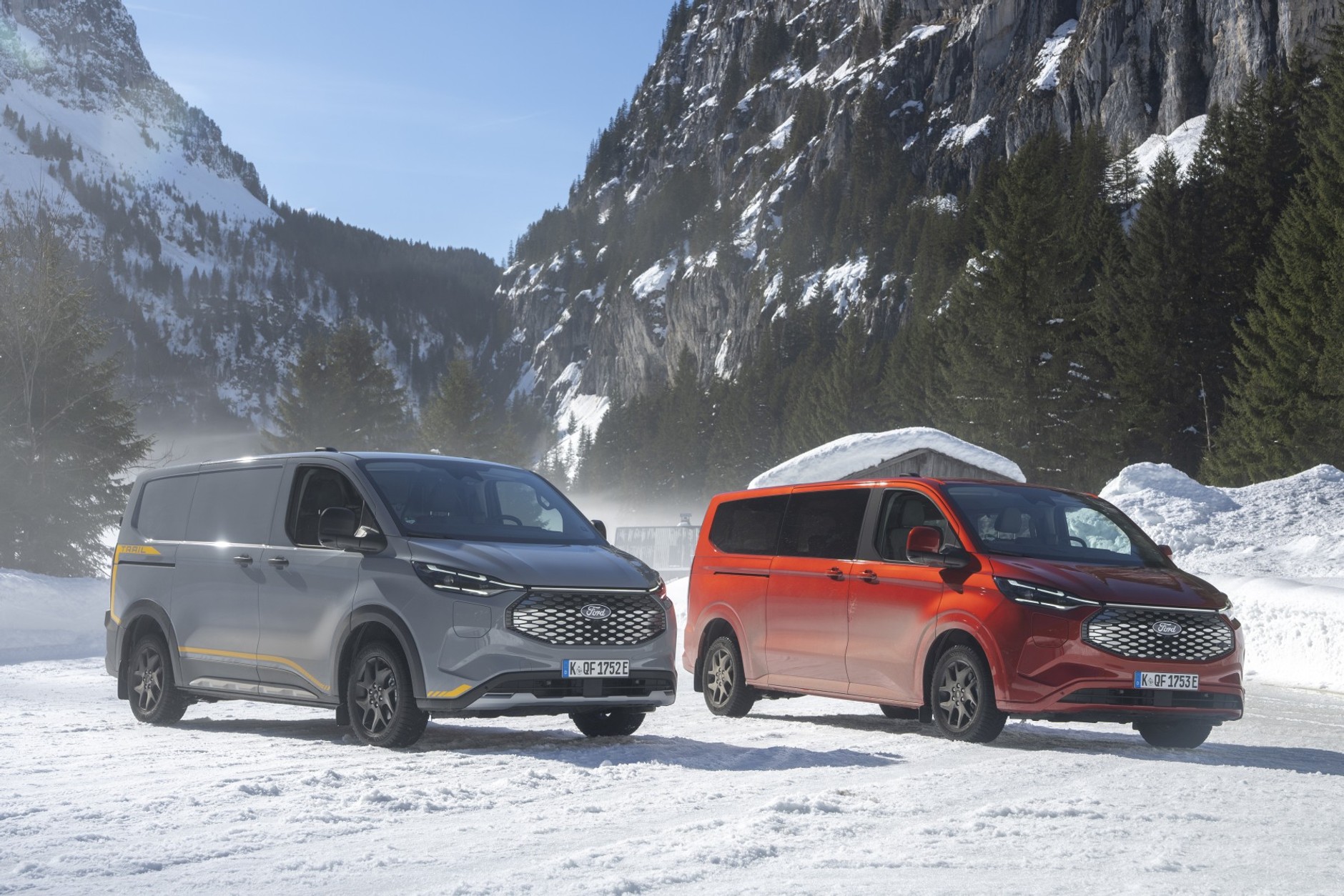 Fordy E-Transit i E-Tourneo AWD na lodowym torze