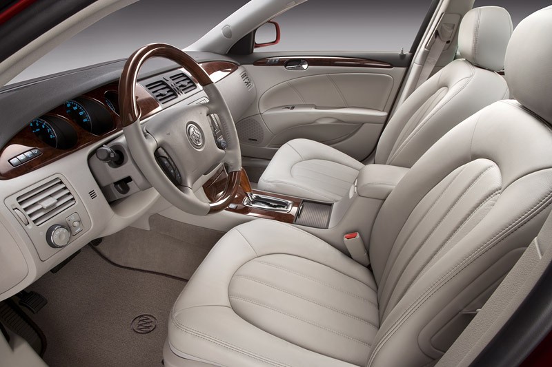 Buick Lucerne: poszerzona oferta wersji