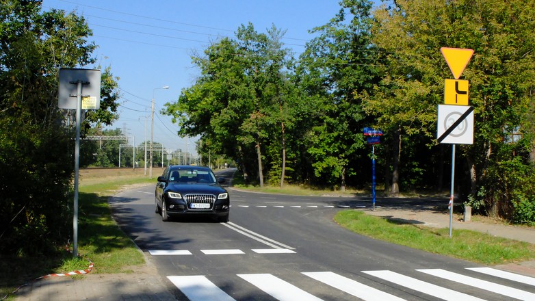 Skrzyżowanie z „pierwszeństwem łamanym”