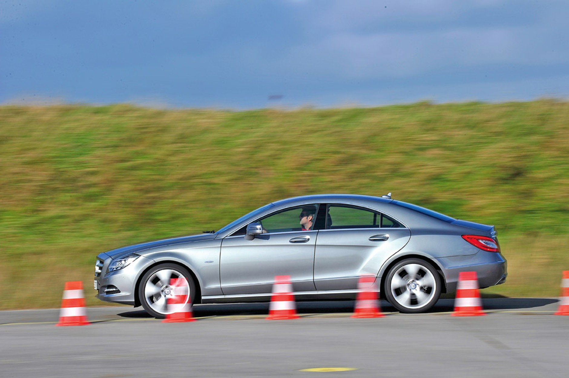 Mercedes CLS 350 CDI: Piękniś ze Stuttgartu
