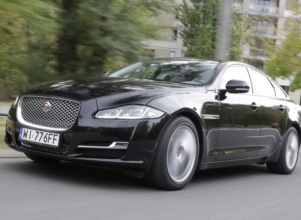 Jaguar XJ V6 - stylowo autonomiczny