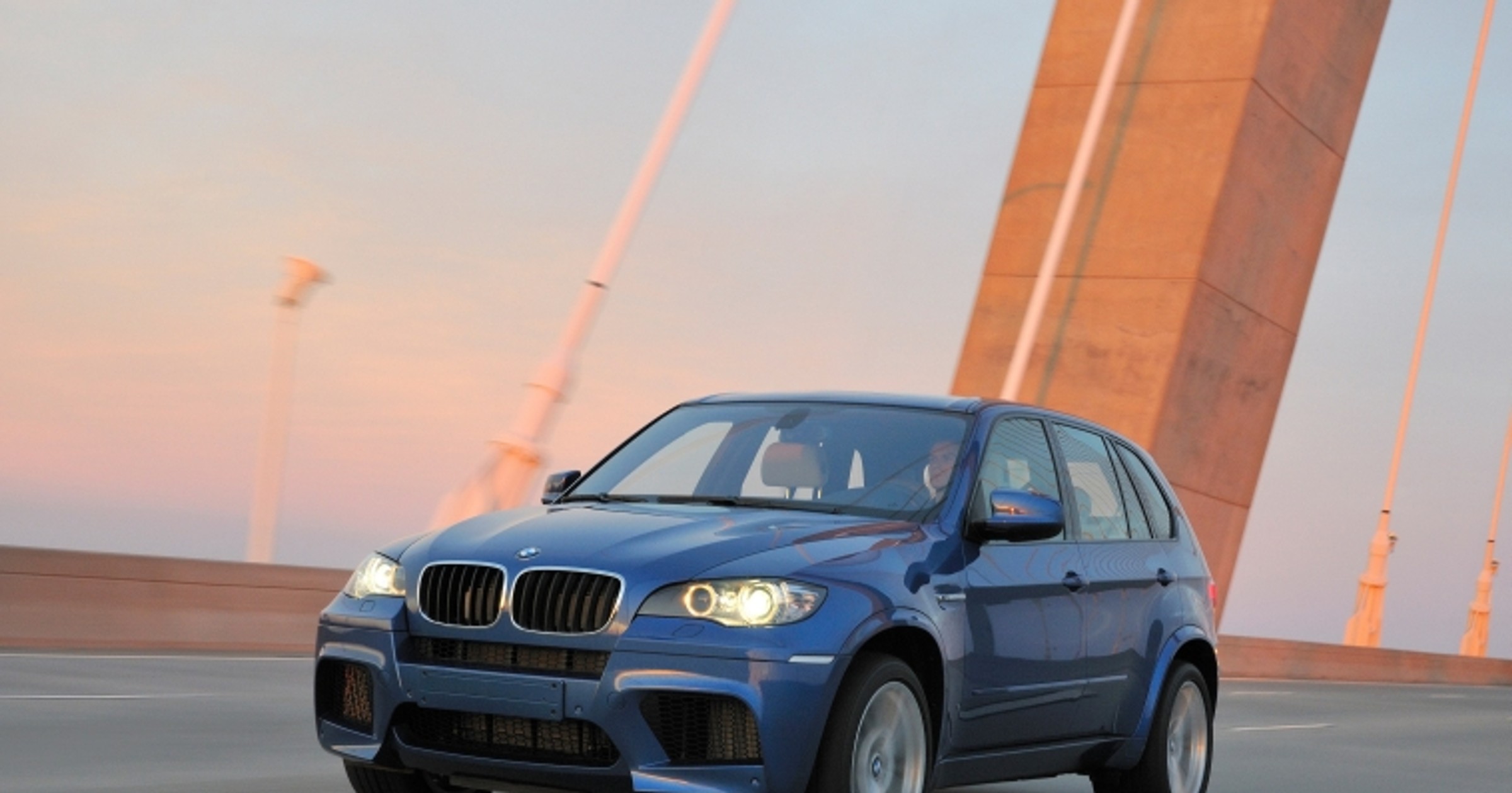 BMW X5 i X6: Sportowe SUV-y z pod znaku kultowej M-ki