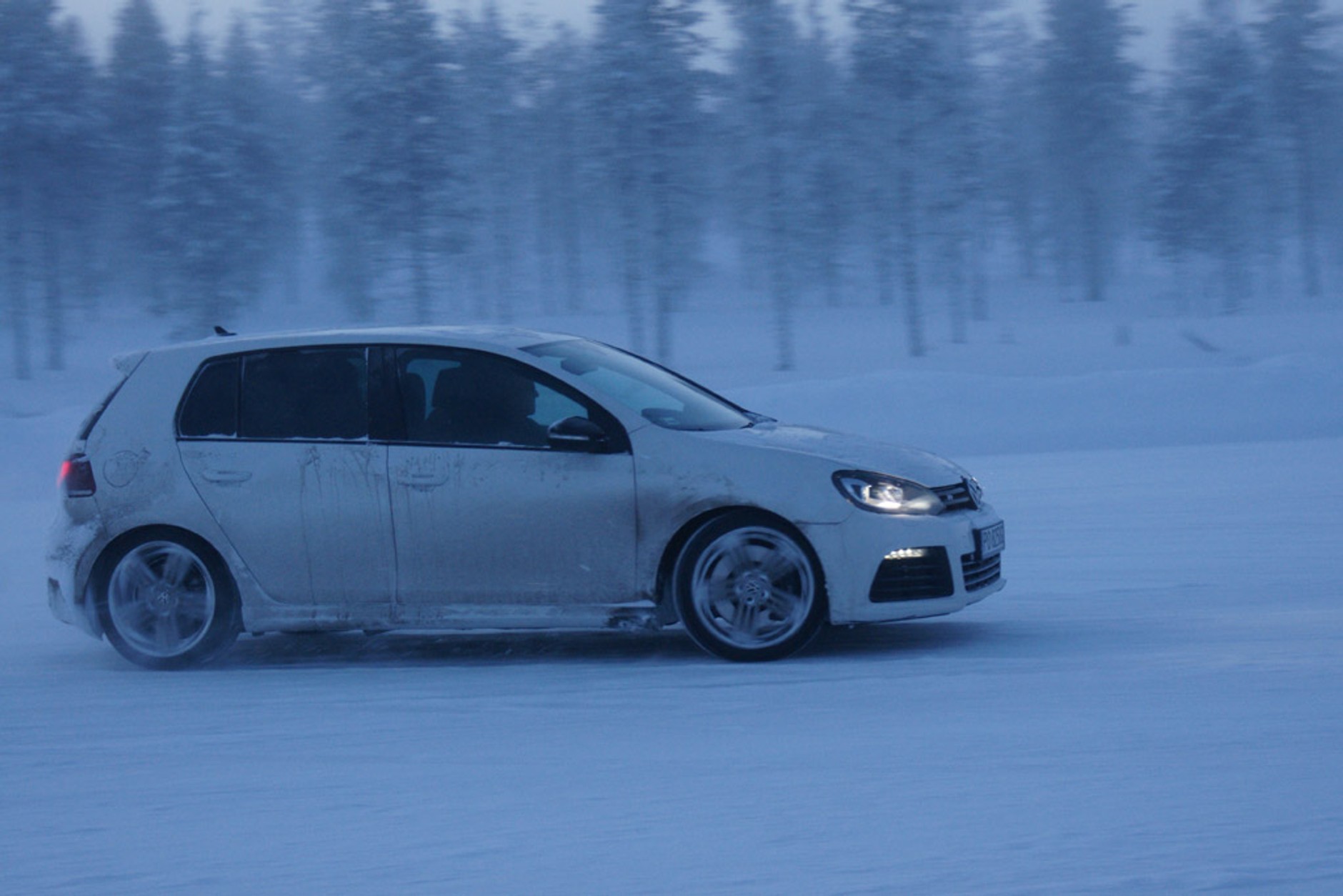 Volkswageny z napędem 4motion zdobywają Nordkapp