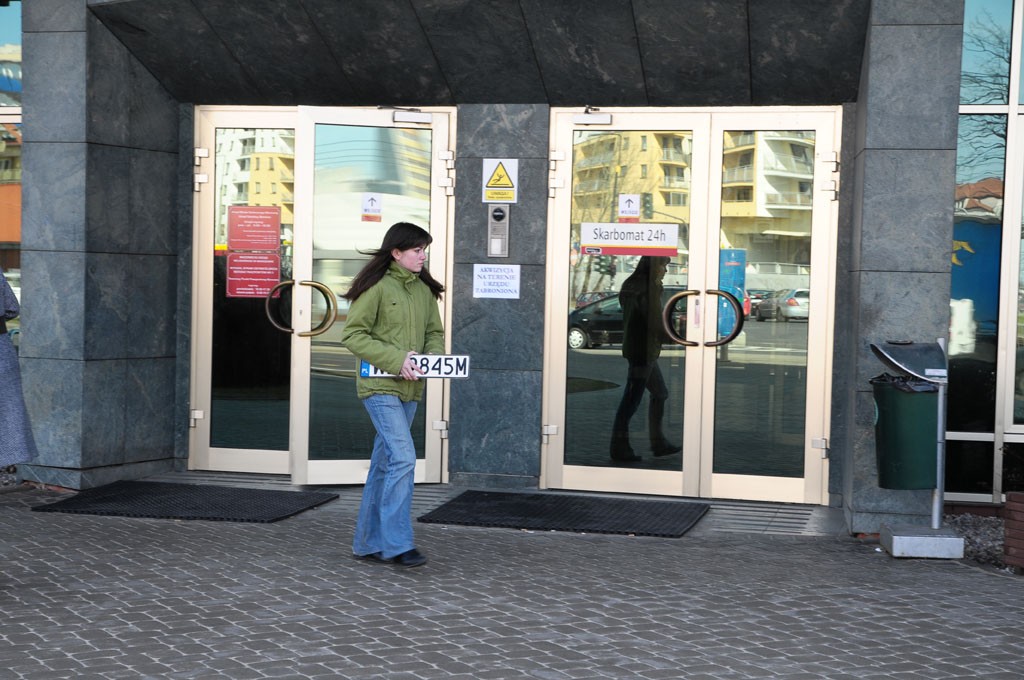 Rejestracja sprowadzonego auta - Zobacz jakie dokumenty są niezbędne