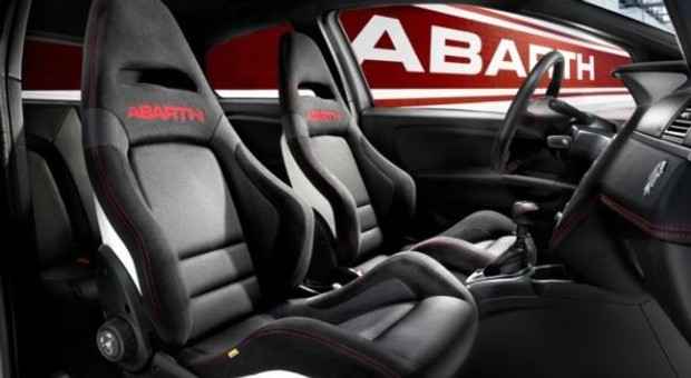 Nowe fotele w samochodach Abarth