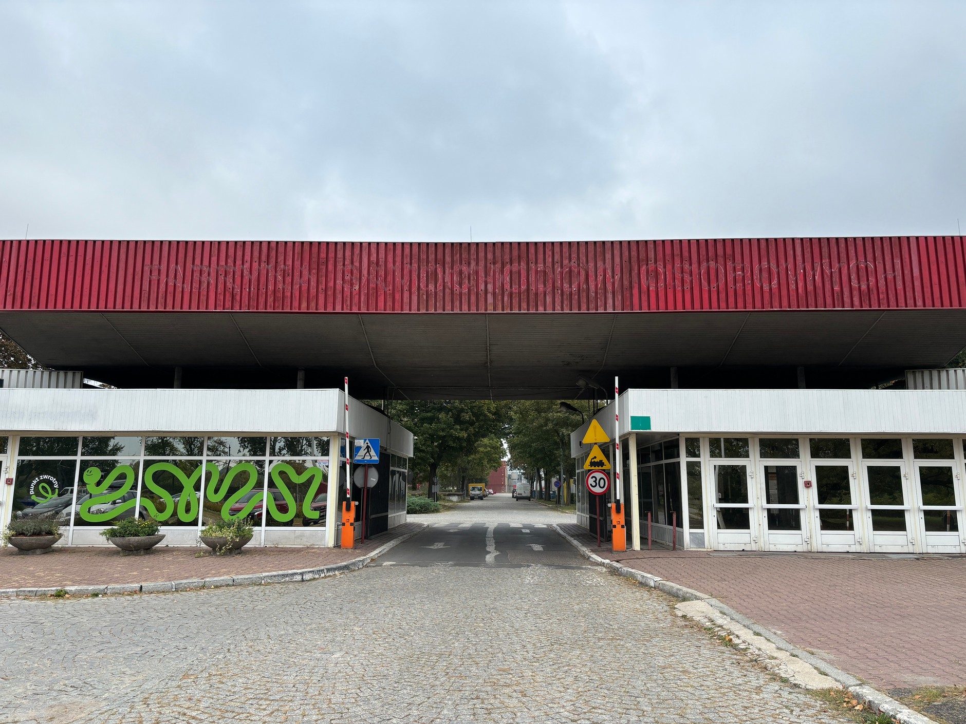 Wystawa w dawnej fabryce FSO