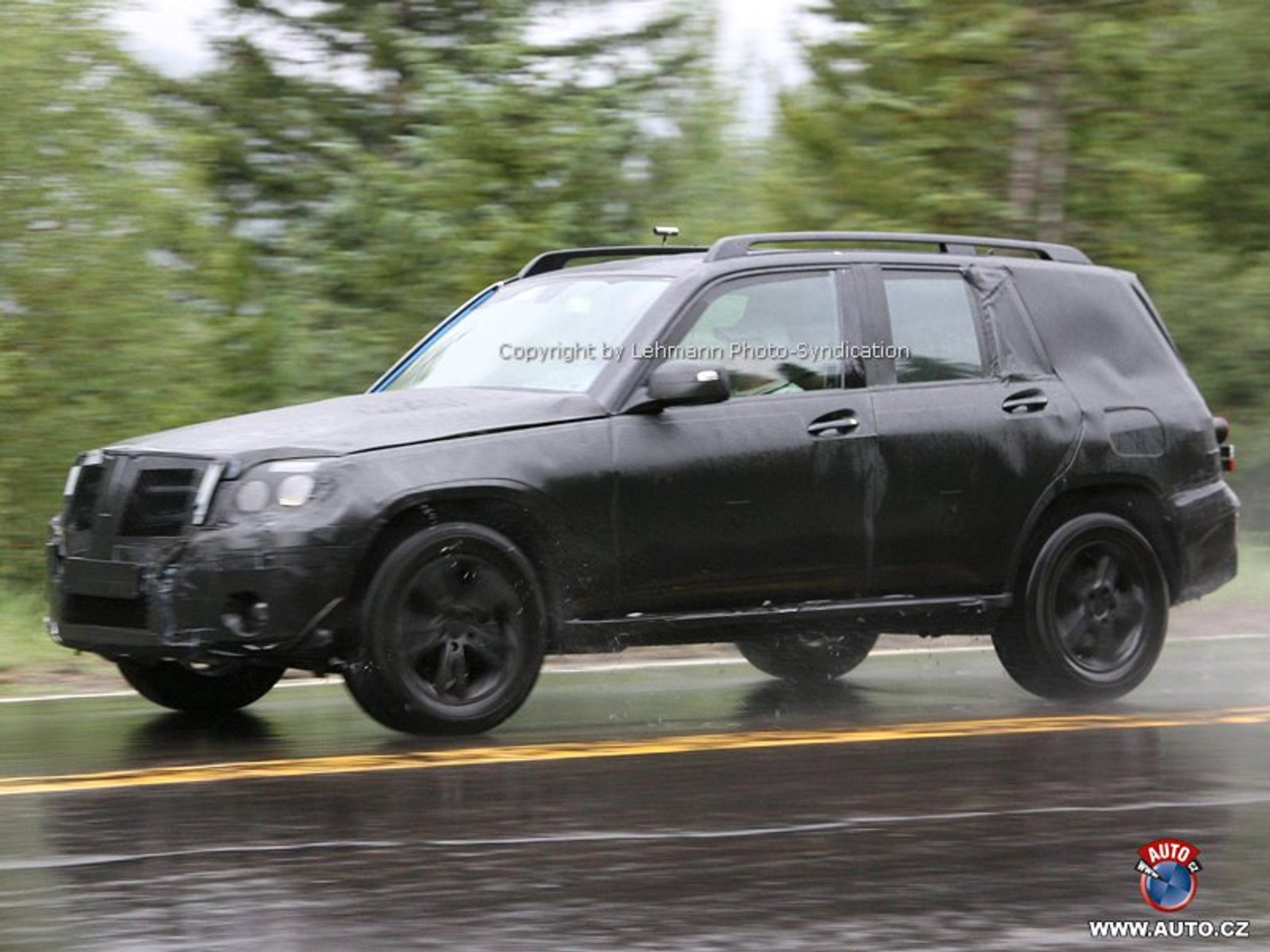 Zdjęcia szpiegowskie: Mercedes-Benz GLK nie będzie miał łatwo