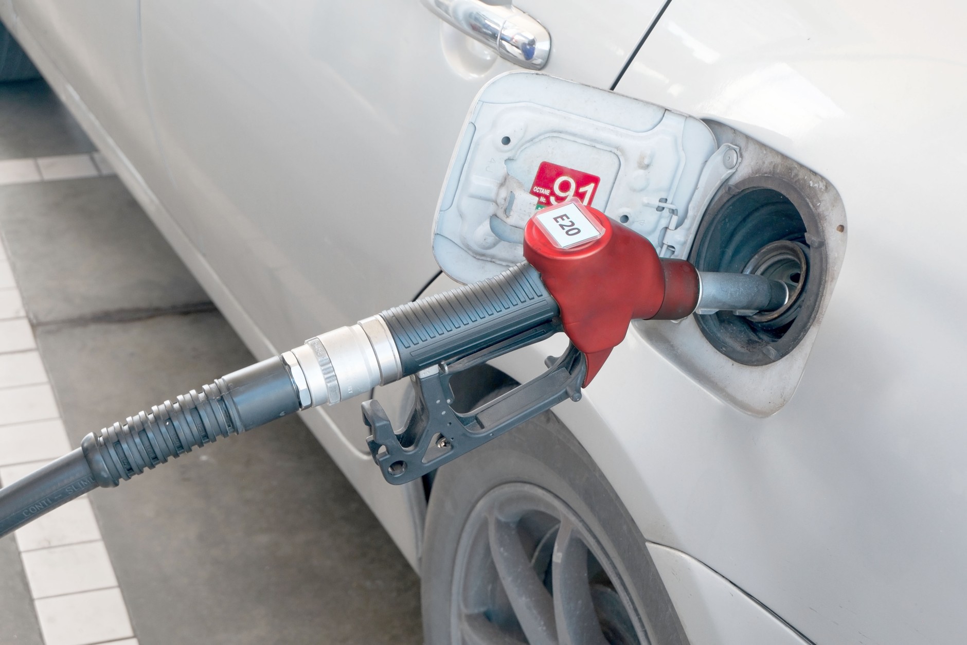 Na wielu rynkach paliwo E20 już jest dostępne