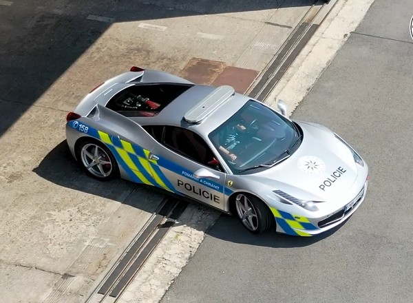 Ten czeski radiowóz dogoni każdego. Policjanci ujawnili, ile kosztuje ich Ferrari