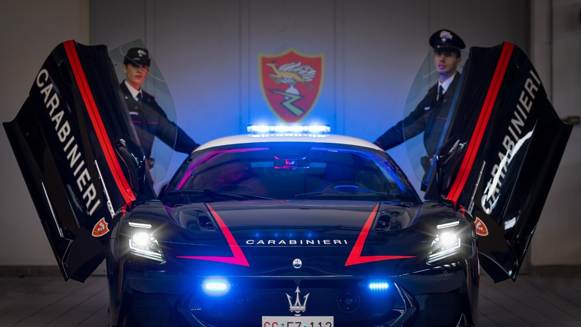 Karabinierzy otrzymali Alfę Romeo Giulia Quadrifoglio i Maserati MCPURA