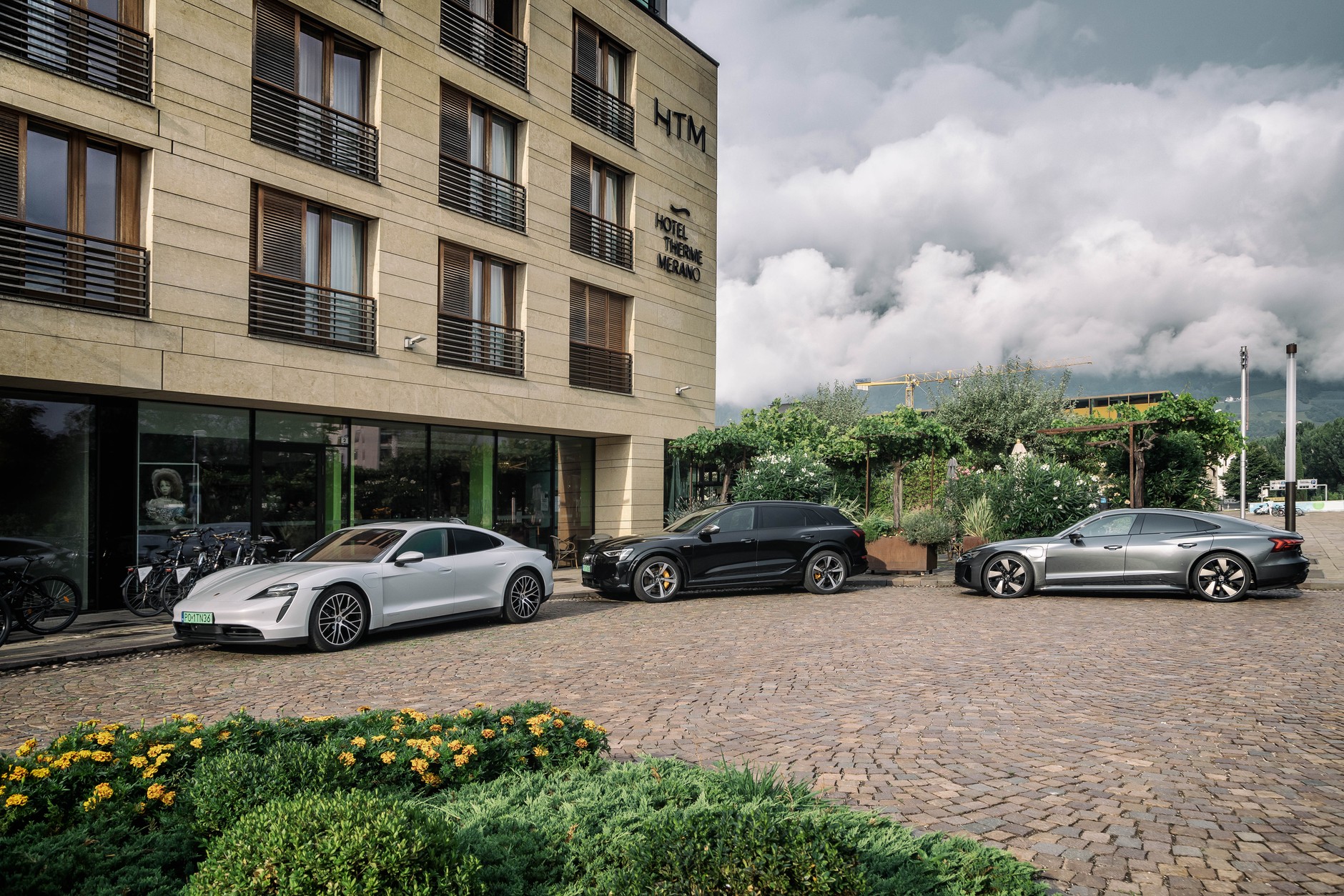 Elektromobilność Alpy Audi e-Tron S Audi e-Tron GT Porsche Taycan