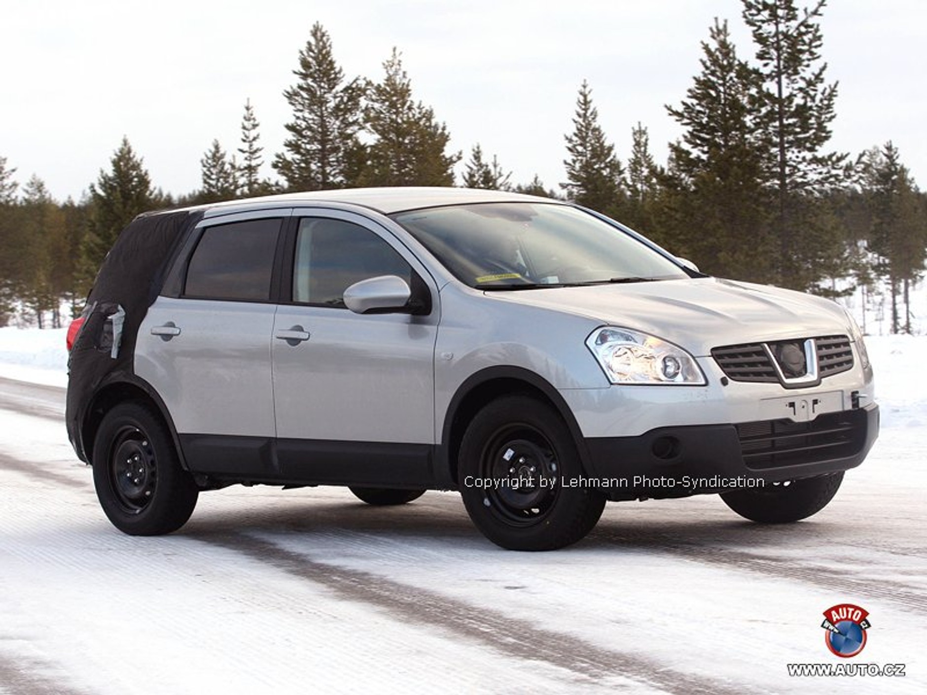 Zdjęcia szpiegowskie: wydłużony Nissan Qashqai