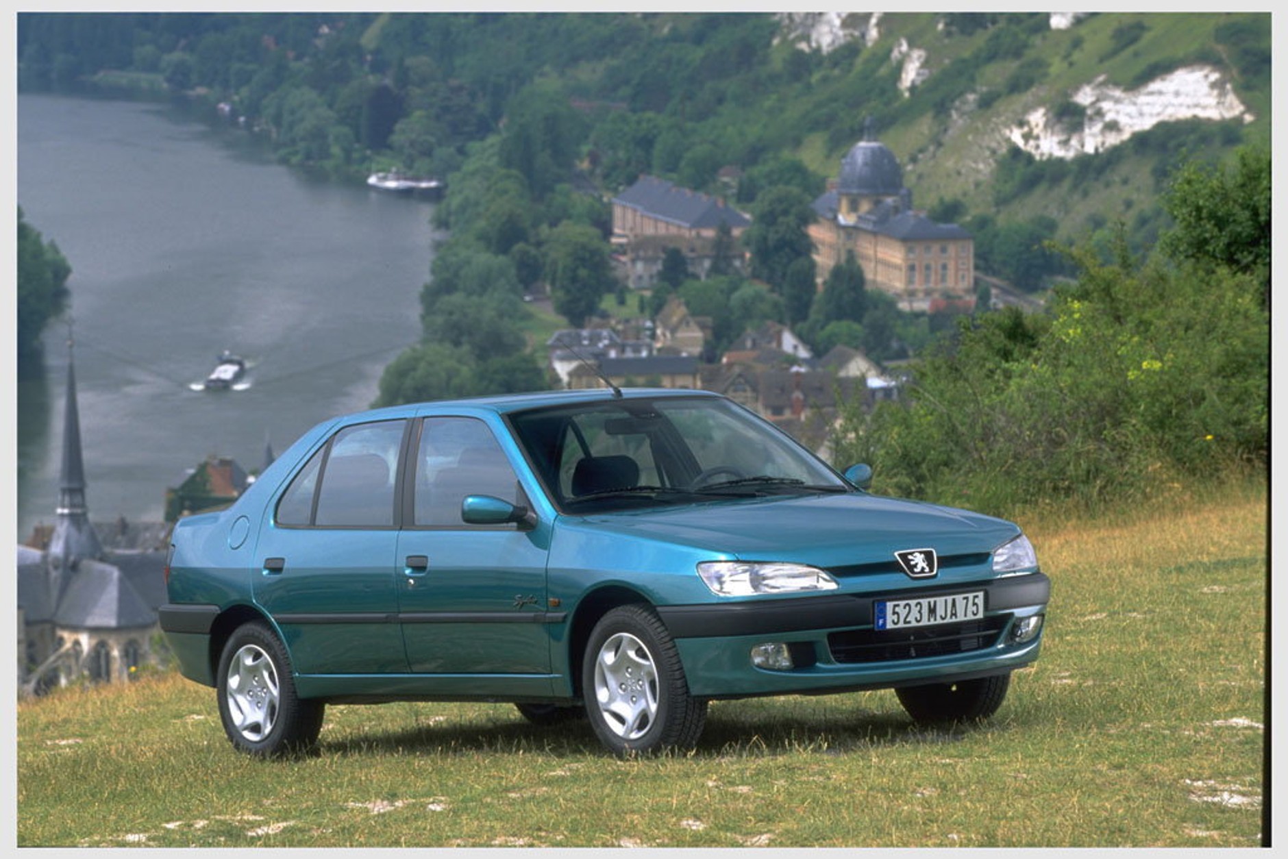 Aktualizacja fabrycznej nawigacji w Peugeocie