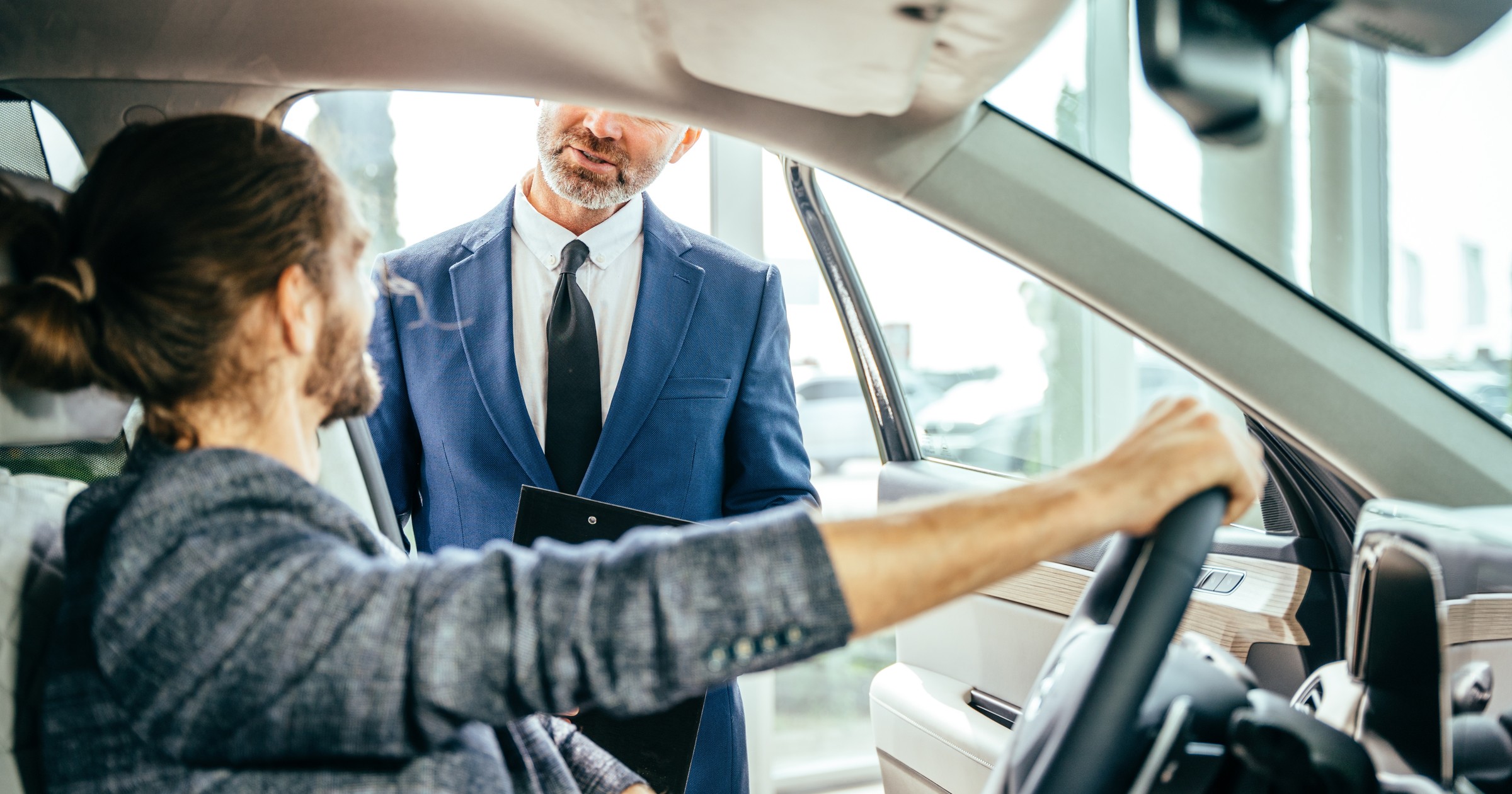 Na sprzedaży auta biznes się nie kończy! Koncerny znalazły nowe sposoby na zarabianie na samochodach