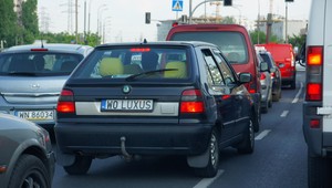 Indywidualne tablice rejestracyjne — co jest możliwe, a na co urząd się nie zgodzi