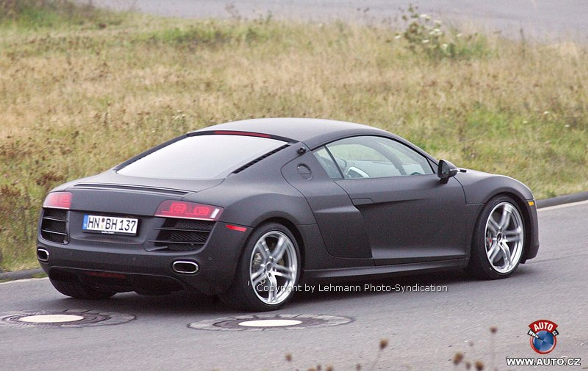 Zdjęcia szpiegowskie: Audi R8 otrzyma silnik 5,0 V10 z Lamborghini Gallardo