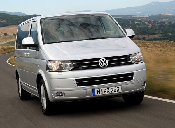 Rodzinne auto dla sześcioraczków - jaki model przekazał im premier?
