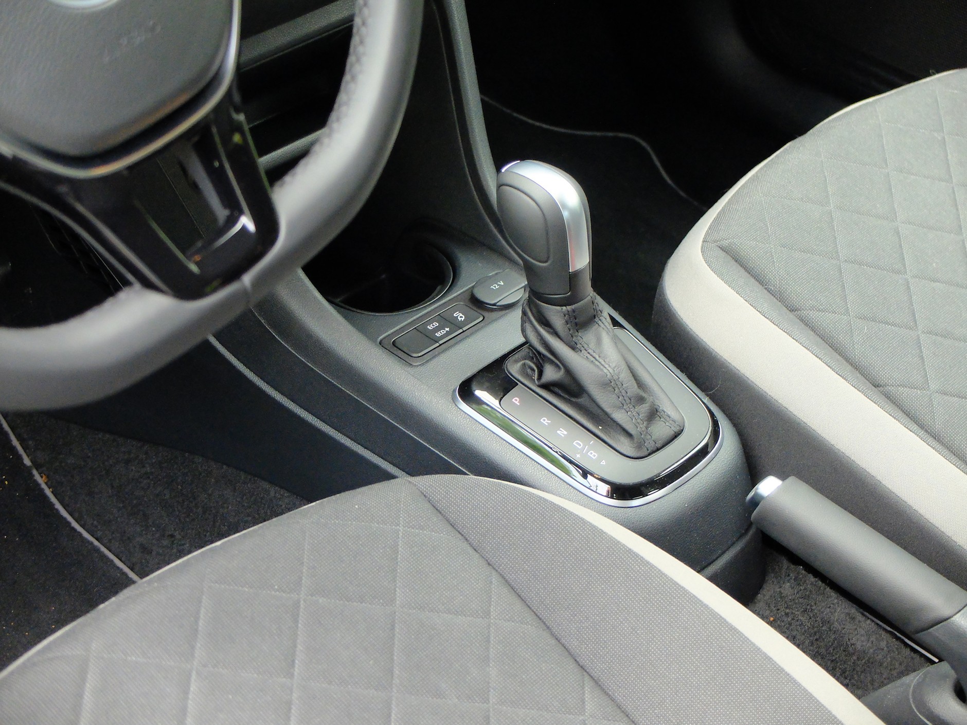 Volkswagen e-Up! Również tradycyjny przełącznik trybów jazdy w formie lewarka