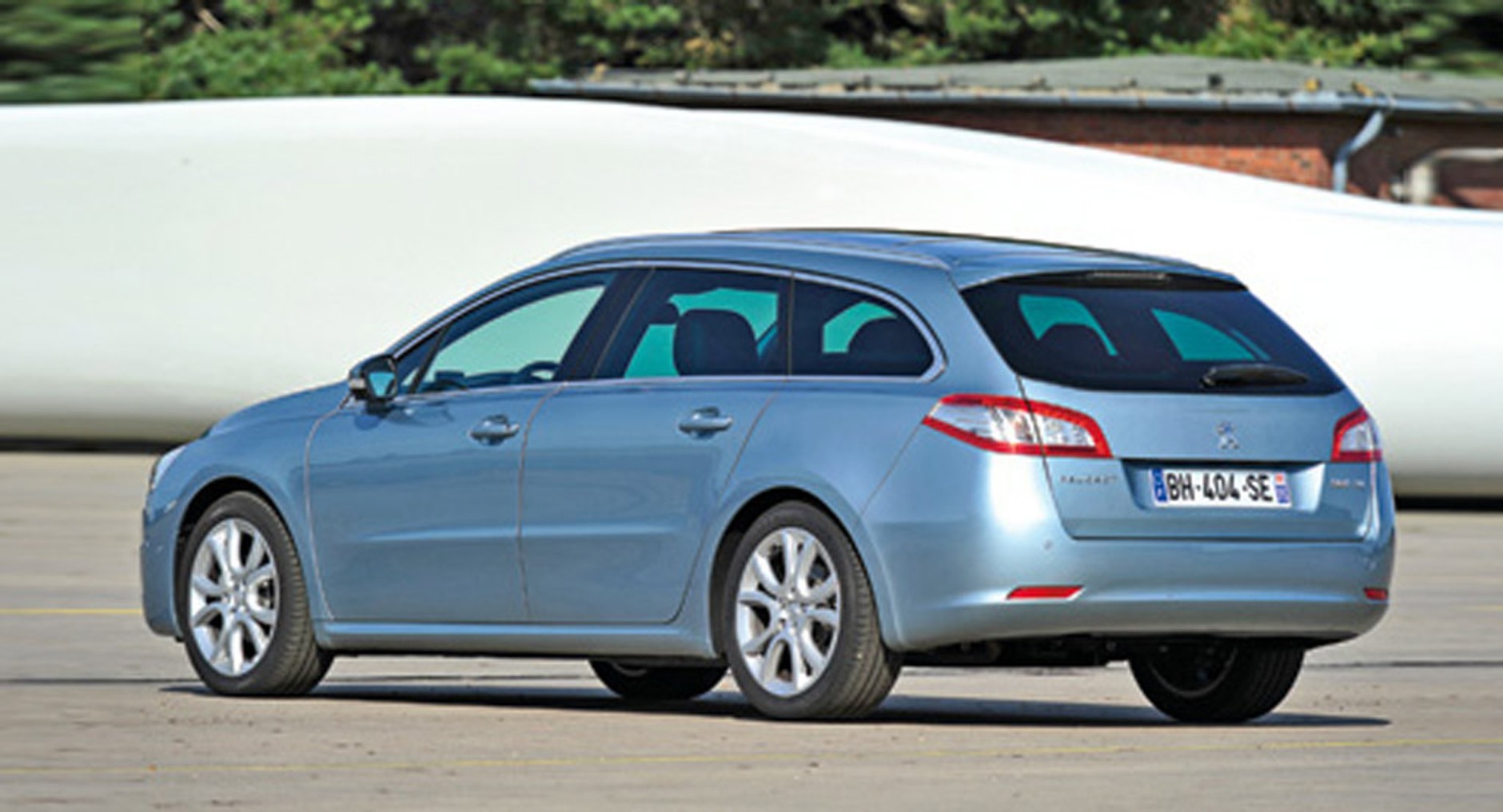 Hyundai podnosi poprzeczkę. Czy i40 pokona Passata, Superba, Mazdę 6 oraz Volvo V60 i Peugeota 508?