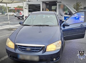 Policjanci zatrzymali go za wykroczenie. A potem spojrzeli na tablice