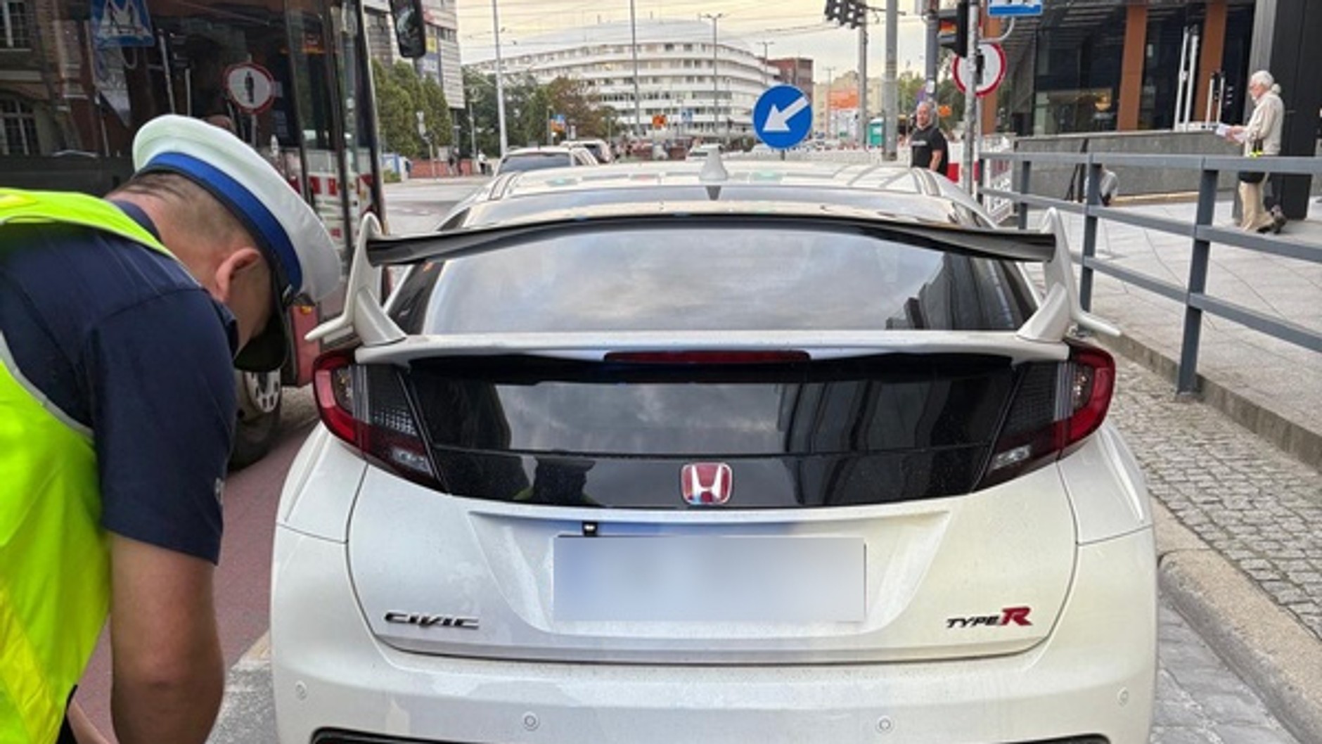 Wrocławska drogówka sprawdzała wydechy w samochodach