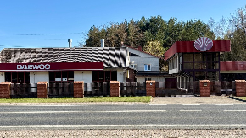 Opuszczony salon Daewoo przetrwał do dziś