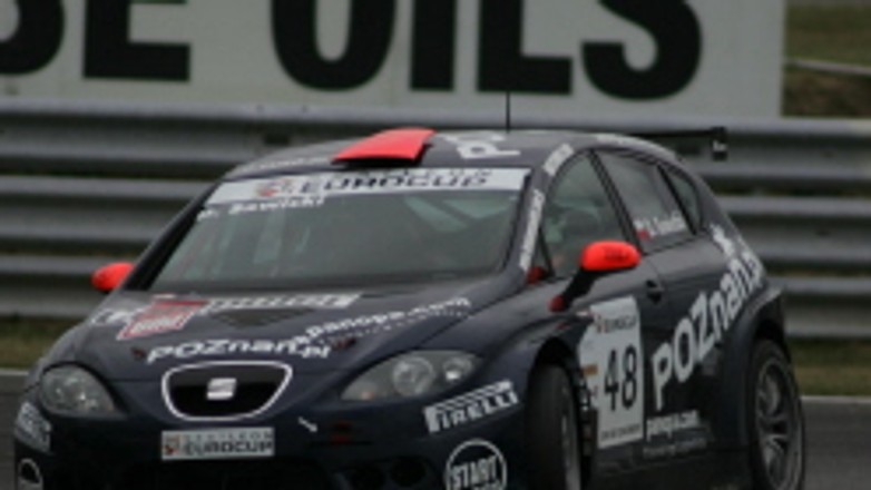 Wyścigi: Sawicki staranowany przez Włocha (fotogaleria)