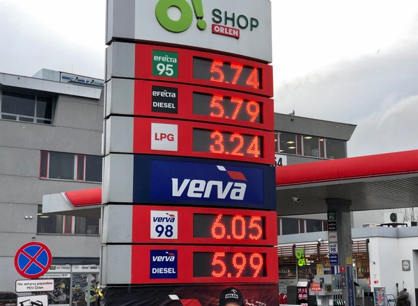 Niższa akcyza na paliwa. Sprawdzamy, czy rzeczywiście jest taniej