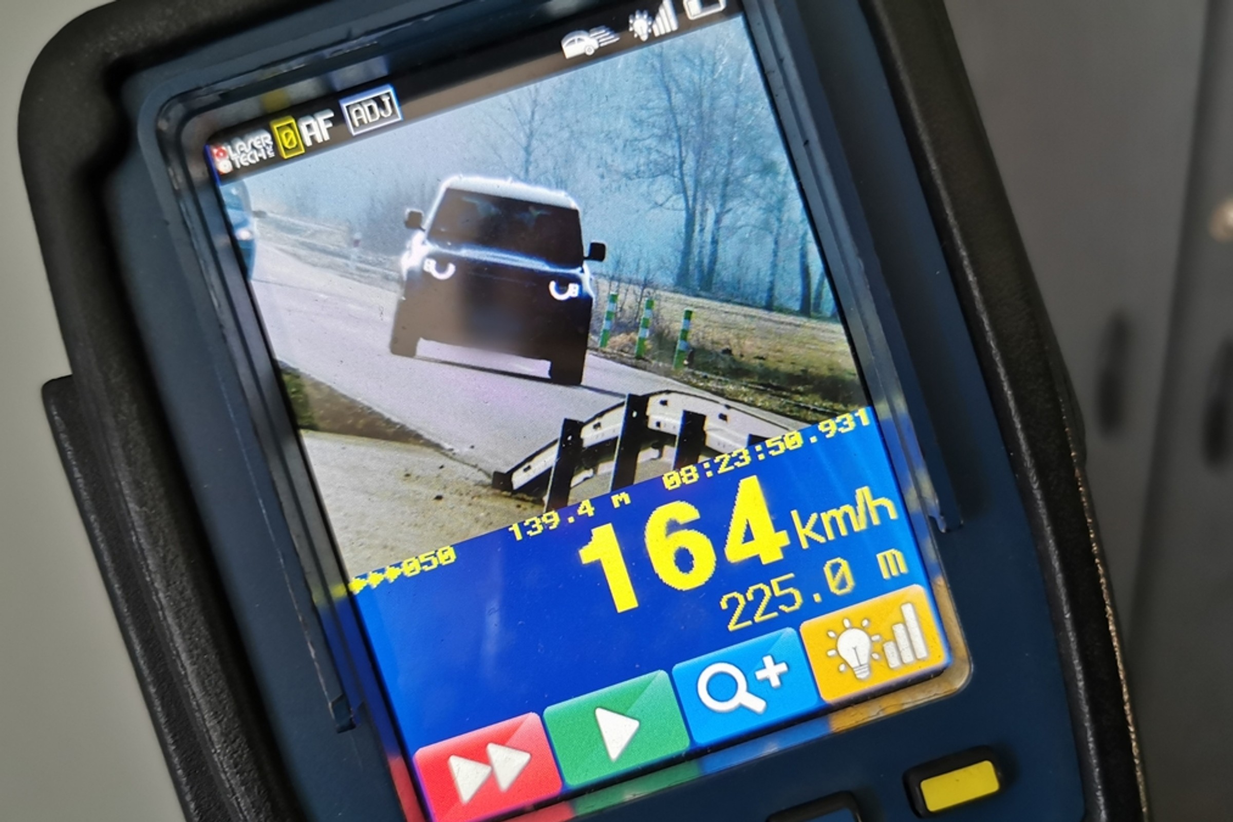 Pierwsi kierowcy już tracą prawa jazdy za przekroczenie prędkości powyżej 50 km na godz. poza terenem zabudowanym