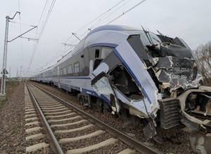Wypadek z pociągiem kosztował 12 mln zł. Sprawca może pokryć połowę z własnej kieszeni
