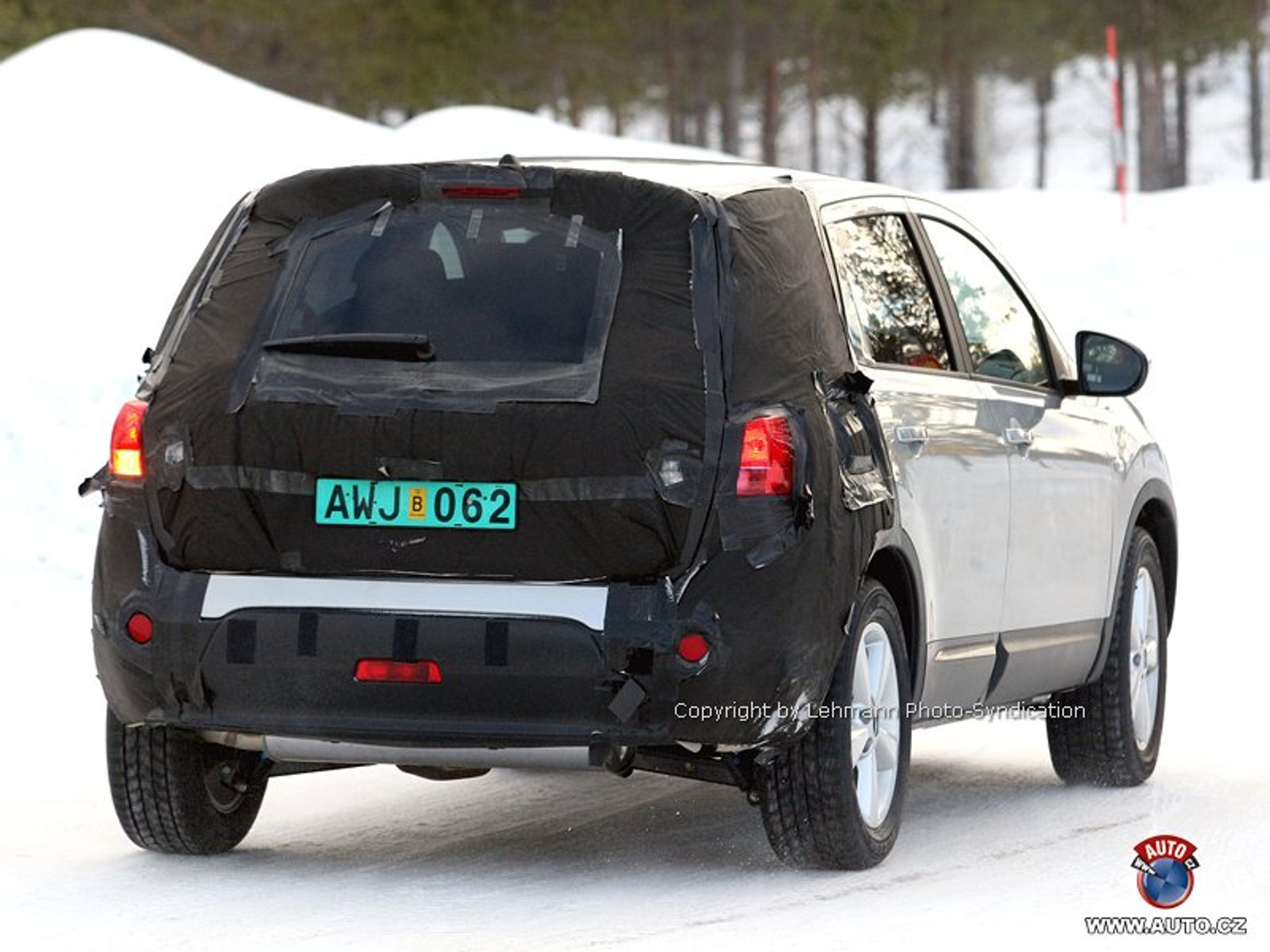 Zdjęcia szpiegowskie: wydłużony Nissan Qashqai