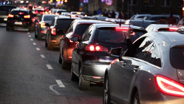 Rząd zamienił kij na marchewkę. Zamiast podatku od aut spalinowych będą dopłaty do samochodów elektrycznych