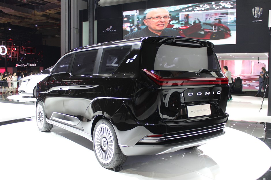 Iconiq Model 7