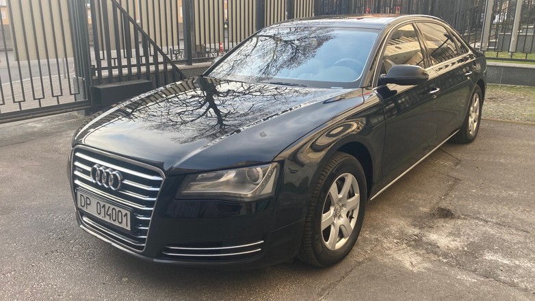 Audi A8 sprzedawane przez polską ambasadę w Kijowie